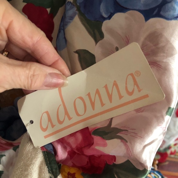 NWT Gorgeous ADONNA Colorful Lined Heavy Floral Long Robe - Picture 2 of 4